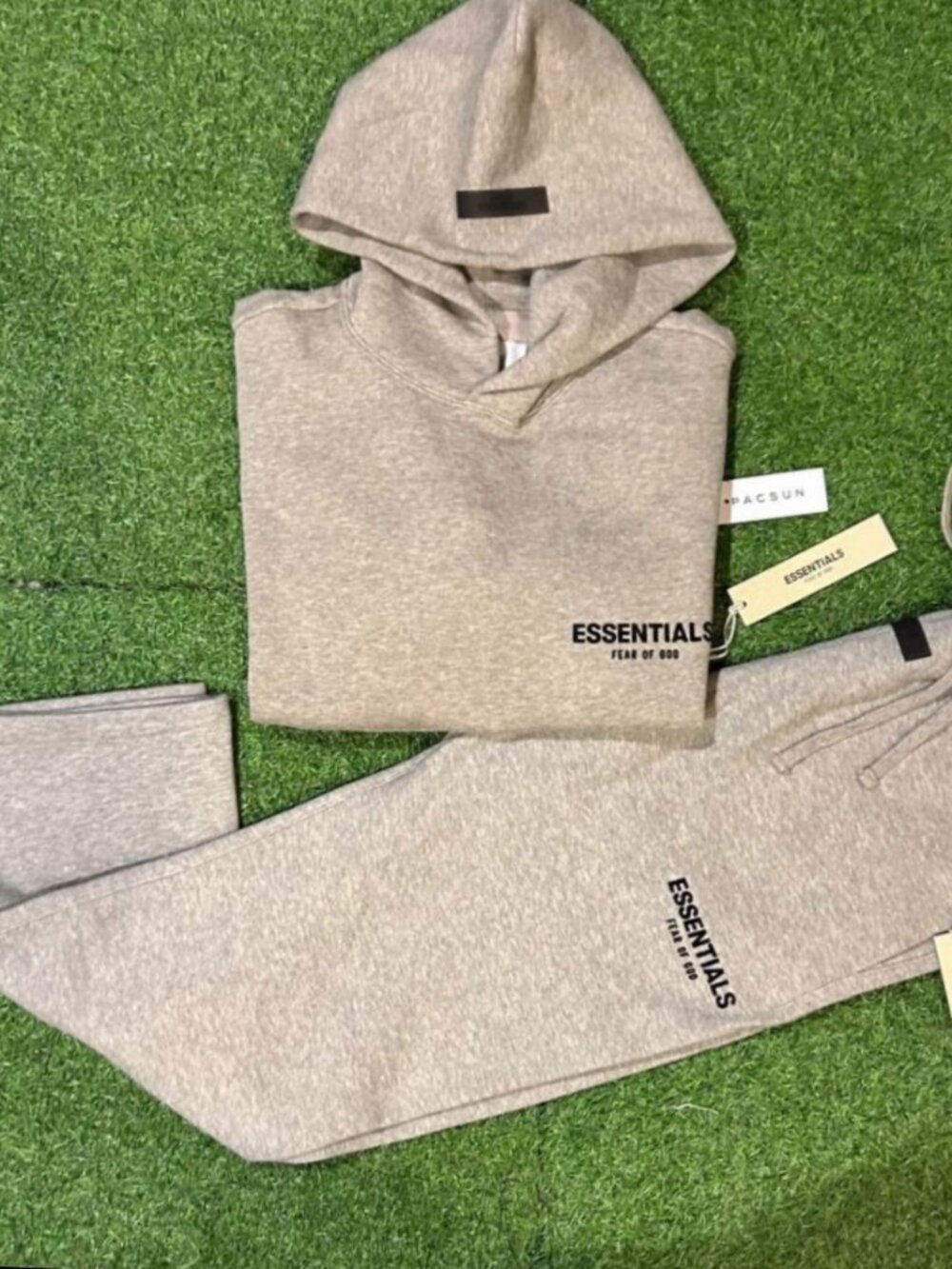 Essentials Small dark oat set uncuffed